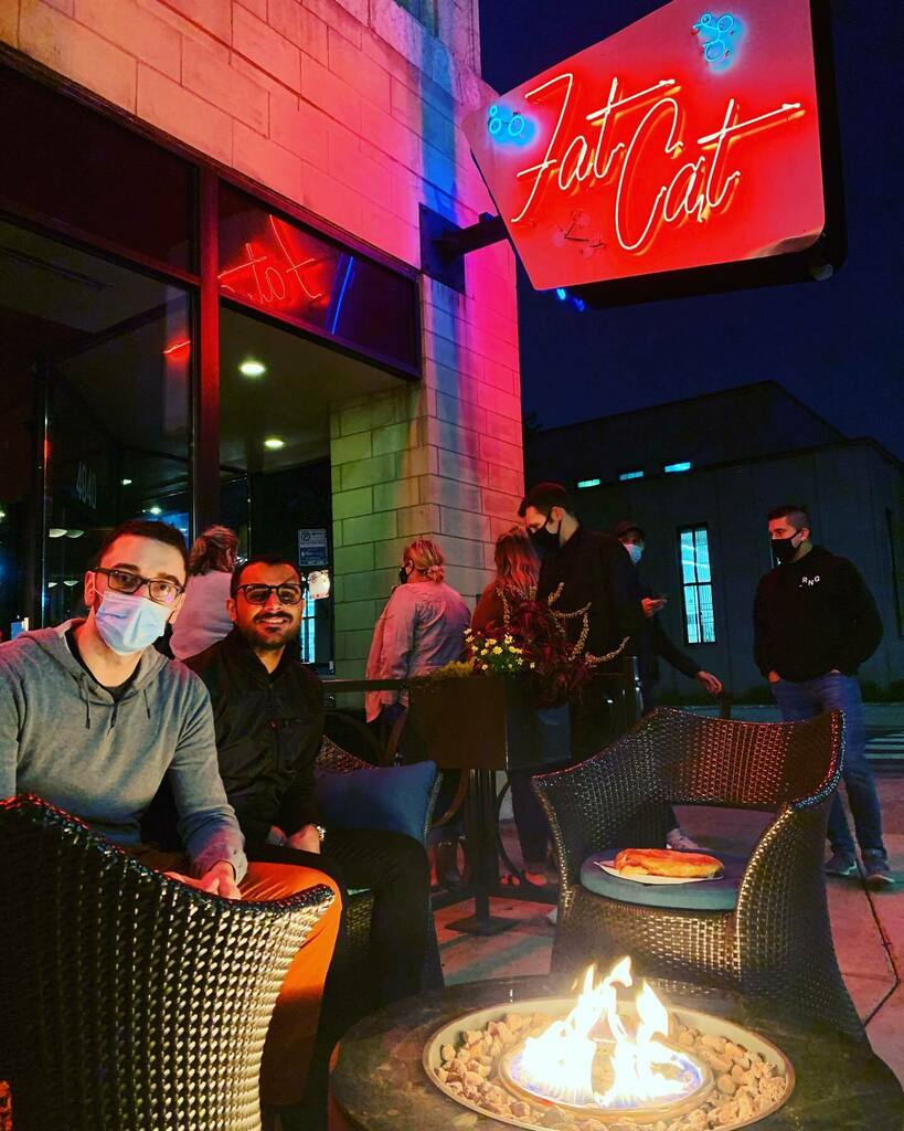 60° degrees in December in Chicago?! That’s patio weather! Our patio is open with heaters, fire pits & blankets. And it’s Whiskey Wednesday! $7 whiskey cocktails tonight. 🥃 🥃 🥃 🥃 #fatcatchicago #chicagoandfood #bestfoodchicago #bestfoodfeed #chicagofoodanddrink #infatu…