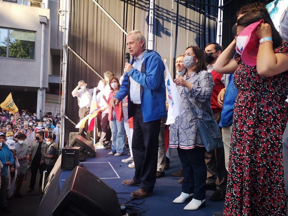 cgaravena_'s tweet photo. Participamos del gran cierre de campaña de nuestro candidato presidencial @joseantoniokast. Confiamos en que los chilenos elegiremos por el sentido común, La Paz, el orden y la seguridad. Hoy fuimos miles y este domingo seremos todos. ¡Atrévete tú también! https://t.co/1O15FSUC6e