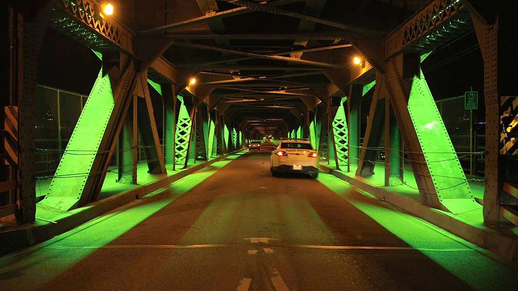 KenFranczek's tweet photo. The #HighLevelBridge in #Edmonton #Alberta will be lit in shades of green for the Christmas Bureau of Edmonton’s Delivery Day. https://t.co/7dLKkTwRcT #BringJoy #PassThePlateYEG #YEGFamilies #YEGChristmas #NeighbourHelpingNeighbour #YEGCommunity #YEGCharity #Yeg #LightTheBridge🎄 https://t.co/Xh03aFTmw3