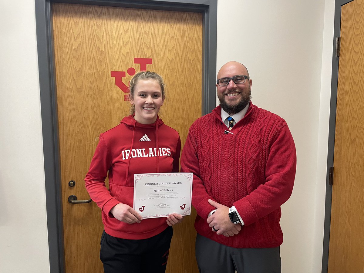 JHSBioWilson's tweet image. JHS December 🎄 Kindness Matters Winners
Freshman - Emma Malone
Sophomore - Mattie Walburn
Junior - Allie Castina
Senior - Chris Hughes
If you see these kids out and about please congratulate them for being fantastic humans!  👏🏻 👏🏻 👏🏻