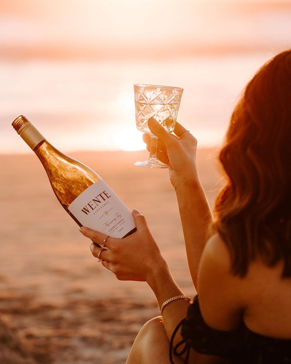 stylewithnihan's tweet photo. Kicking off the Holidays with @wente. 🍷✨🍇🥂 Their Morning Fog Chardonnay is my must-have for sunset beach picnics, and their Cabs are my go-to for dinner parties. #WineWednesday #Winelover #Holidays2021 #Wente #Wentevineyards #Chardonnay #Winelover #Winetime https://t.co/3xrtw4xWiB