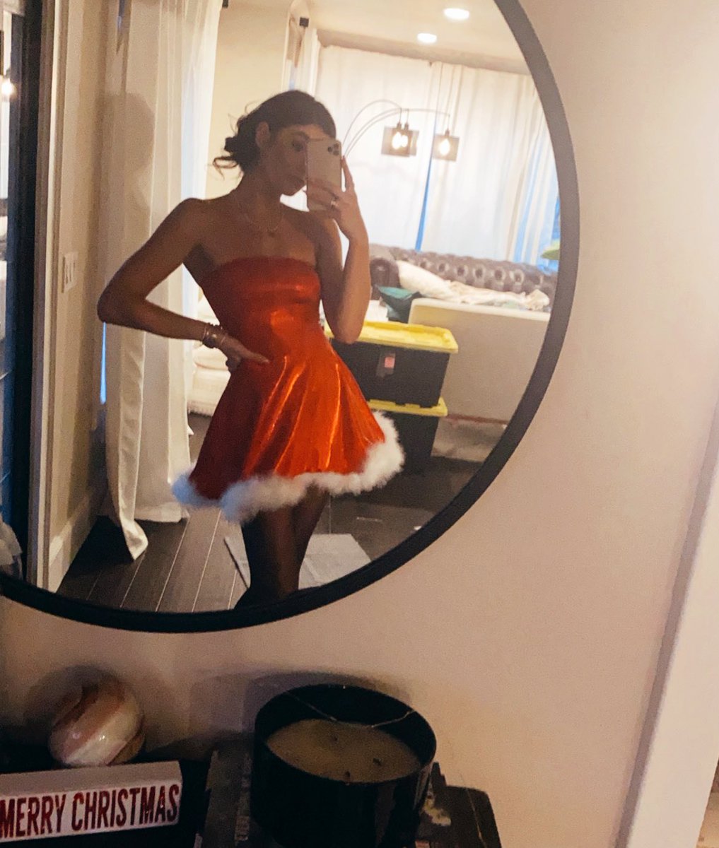 it’s a #survivor Christmas !!!! happy finale night all you ho ho hos 🎄🎅🏻