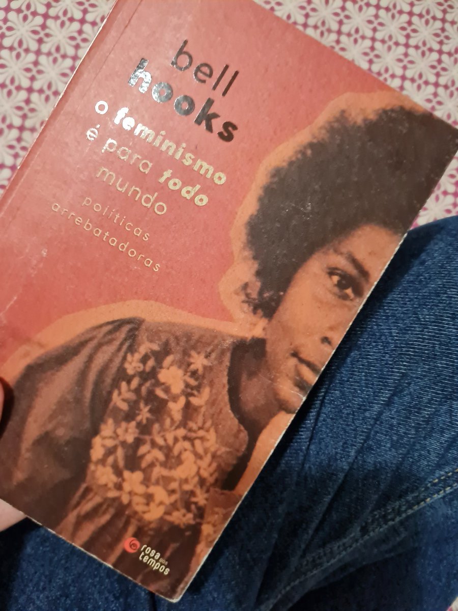 comovida em ver quantas pessoas à minha volta foram influenciadas por bell hooks ❤