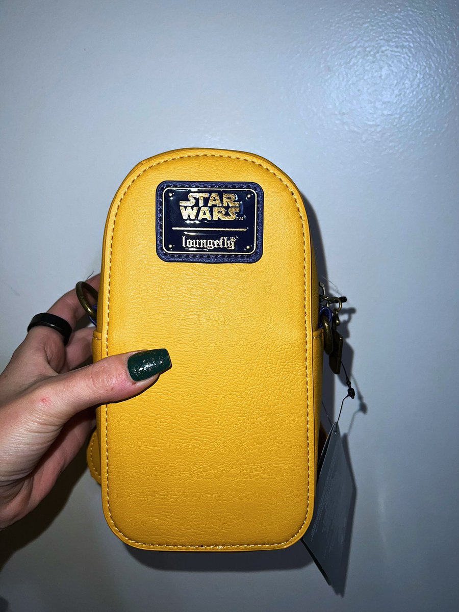 missloungefly's tweet photo. Chewbacca Holiday Loungefly Crossbody Bag – Star Wars

#starwars #loungefly https://t.co/cqU0UaQJnZ