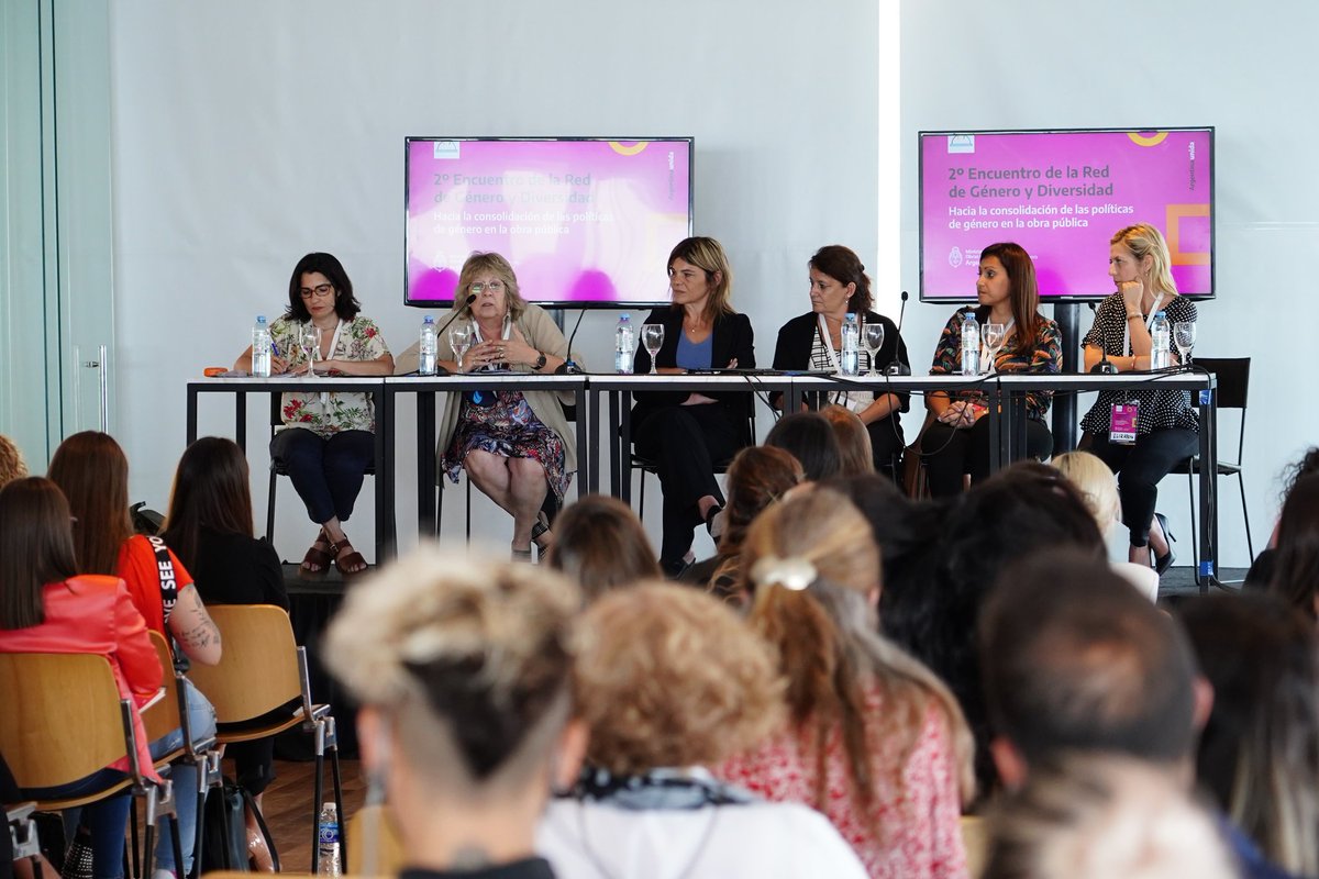 Desde <a href="/ObrasPublicasAR/">Ministerio de Obras Públicas</a> buscamos promover el pleno acceso a los derechos y la reducción de las brechas de género existentes.

bit.ly/Encuentro-Géne…

#GéneroyDiversidad