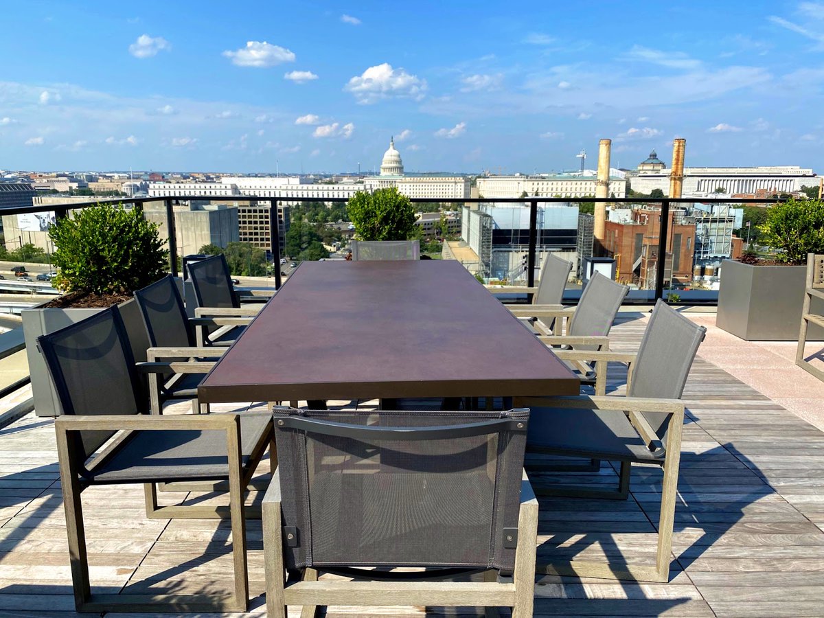 Always at the *top* of the #DCapartment game. 🙌 There’s no shortage of stunning views from Novel’s rooftop. Explore the rest of our community: bit.ly/3463QyT