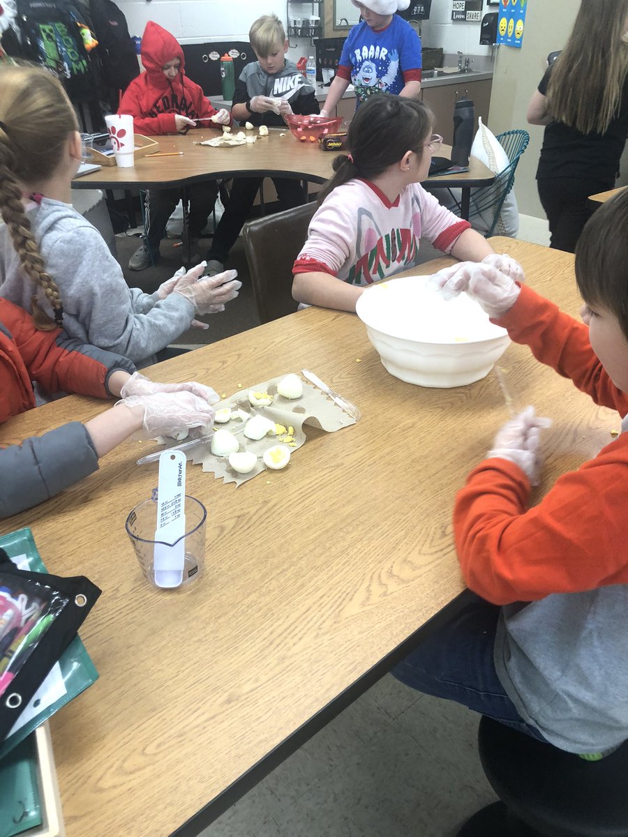 BrandyHenson16's tweet photo. Real world fractions! @claytoncougars @ingham_mrs https://t.co/DPHzf46Szb