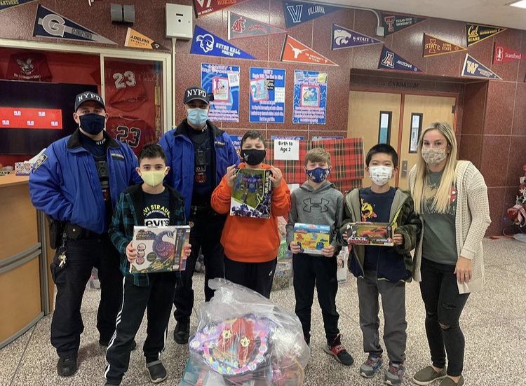 127Penn's tweet photo. Staten Island YSD Officers Tanjutco &amp; Guerci partnered up with the @4thgrade_23 of @23richmondtown PS 23 graciously donated bags of #toys to an event we were part of later in the day with the 121 Pct . About 200 kids were #blessed with toys at “The Big Park” in #MarinersHarbor https://t.co/sbLzPOG5Eb