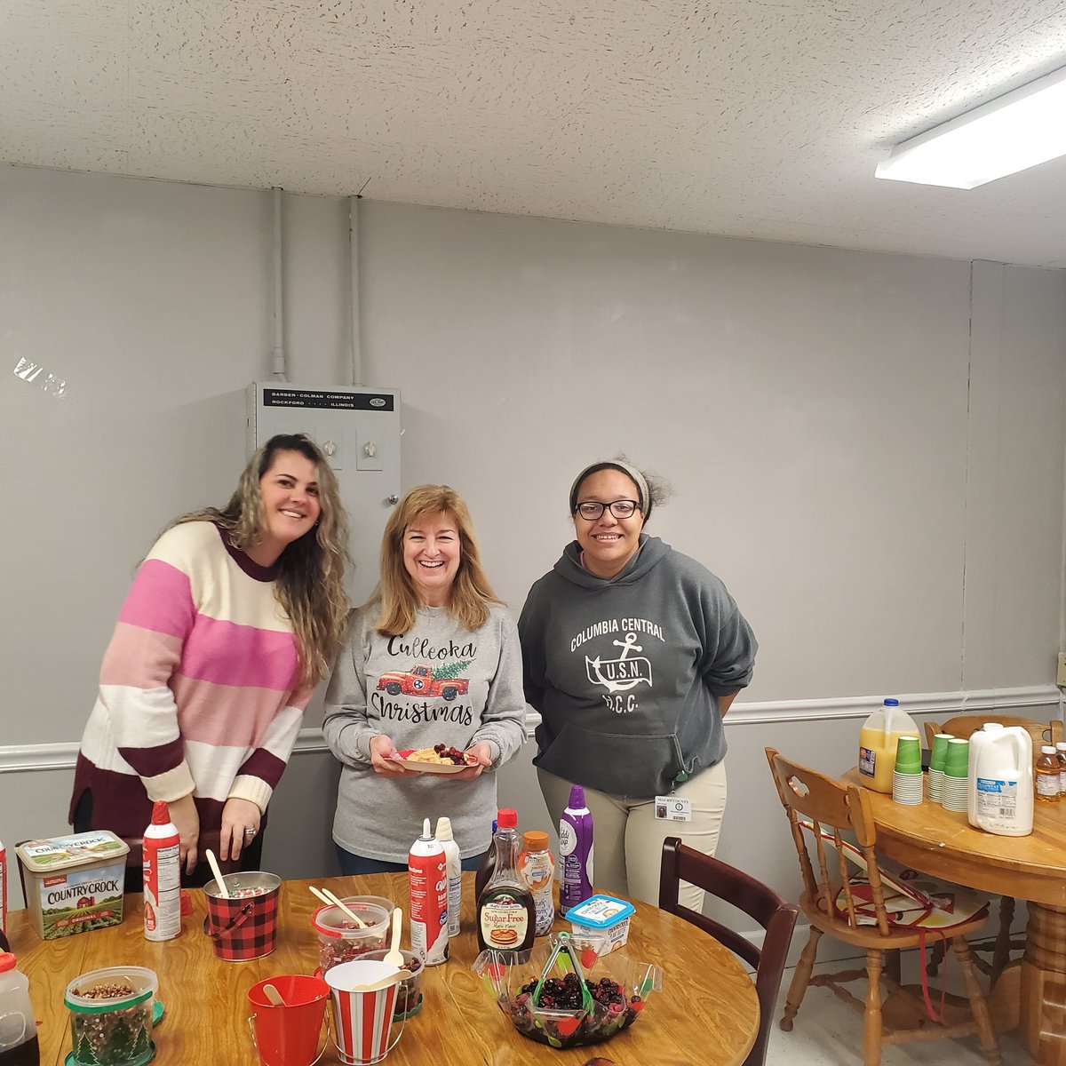 NiElleTunia's tweet image. We appreciate our staffulty a "waffle" lot! They are #BEARific! #wafflewednesday #jbeshasthebeststaffulty