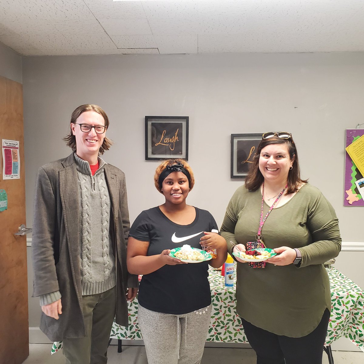 NiElleTunia's tweet image. We appreciate our staffulty a "waffle" lot! They are #BEARific! #wafflewednesday #jbeshasthebeststaffulty