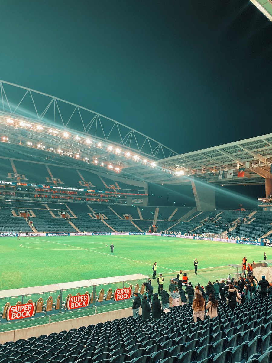 realmfcp's tweet photo. Que noite mágica. Obrigado meu Porto 💙 https://t.co/SDteLIyXLL