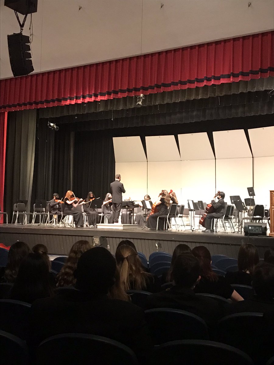 MrGallagherEMS's tweet photo. The EMS Winter Concert Series concluded tonight with a performance by our Middle School Strings ensemble. What a treat to also see the Freshmen Orchestra perform after missing out on their 8th grade concerts last year. #AtTheRox talent and grit on full display tonight! #EMSrox https://t.co/Uc9BpbLdlL