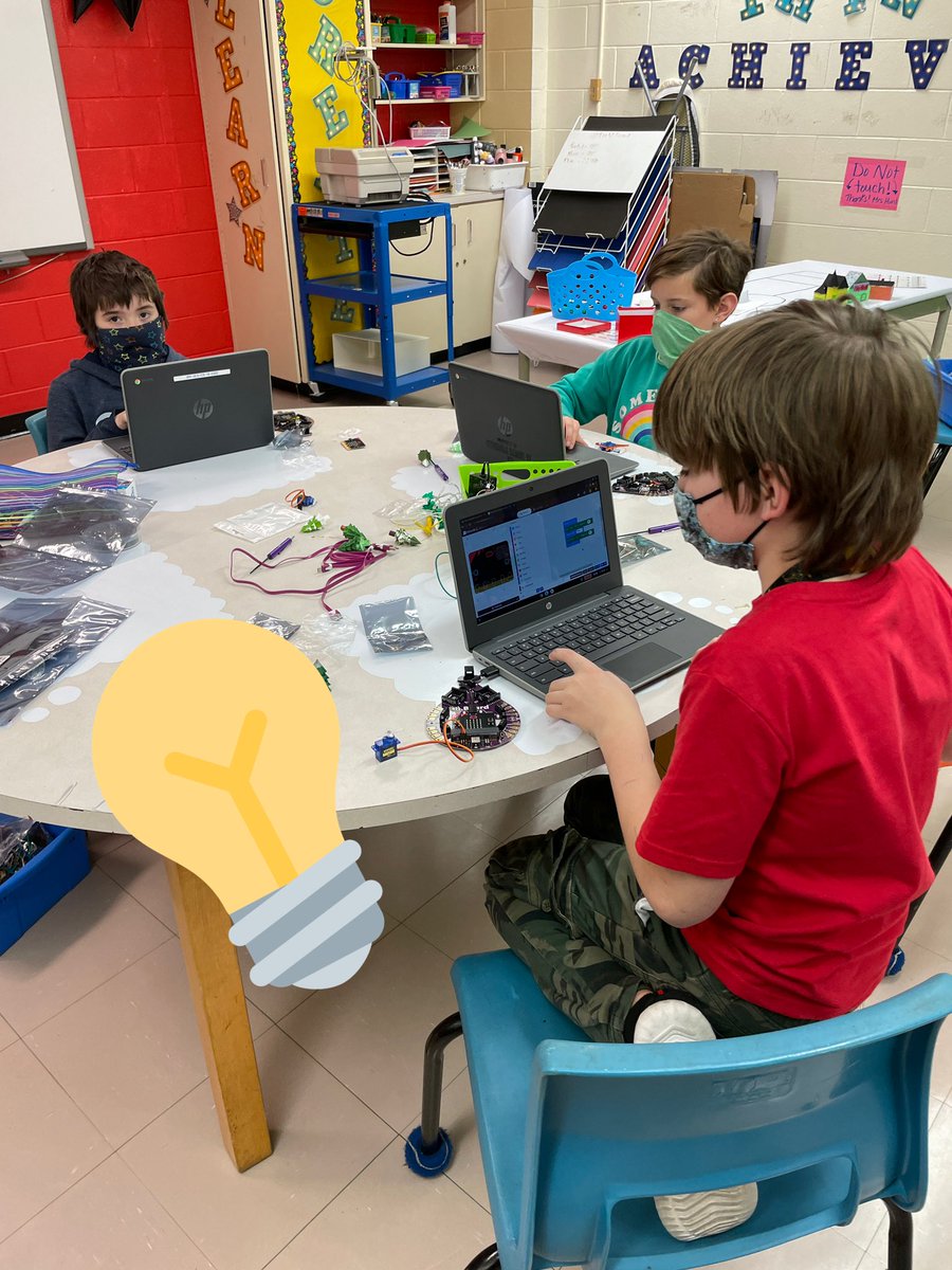 MissSnookHunt's tweet photo. A big THANK YOU to @chriselleeducat  for coming out this afternoon to show some grade 5s how to program a B.board with servos and NeoPixels. These students can’t wait to share what they learned today with their peers. @sville_elem @NLESDCA @brilliant_labs https://t.co/r2tp4hjF4n