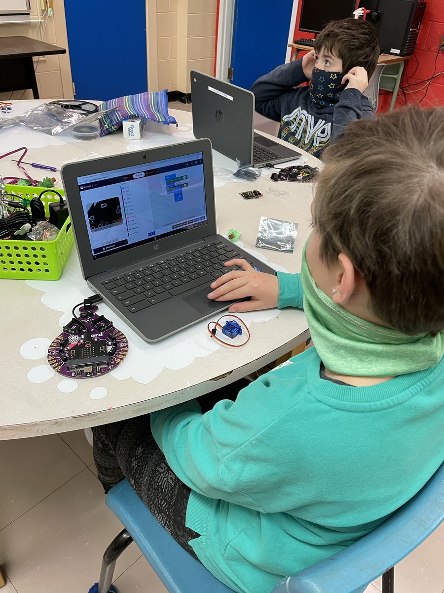 MissSnookHunt's tweet photo. A big THANK YOU to @chriselleeducat  for coming out this afternoon to show some grade 5s how to program a B.board with servos and NeoPixels. These students can’t wait to share what they learned today with their peers. @sville_elem @NLESDCA @brilliant_labs https://t.co/r2tp4hjF4n