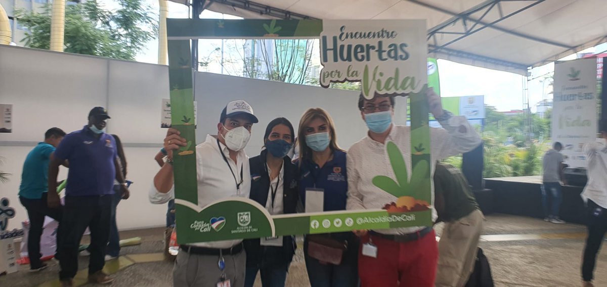 rodrisalazarco's tweet photo. Creemos en una ciudad ambiental con soberanía y seguridad alimentaria, por eso hoy @AlcaldiaDeCali y sociedad civil realizaron el encuentro de Huertas por la Vida para un #CaliDistritoVerde Felicitaciones https://t.co/jE2K1Smi5p