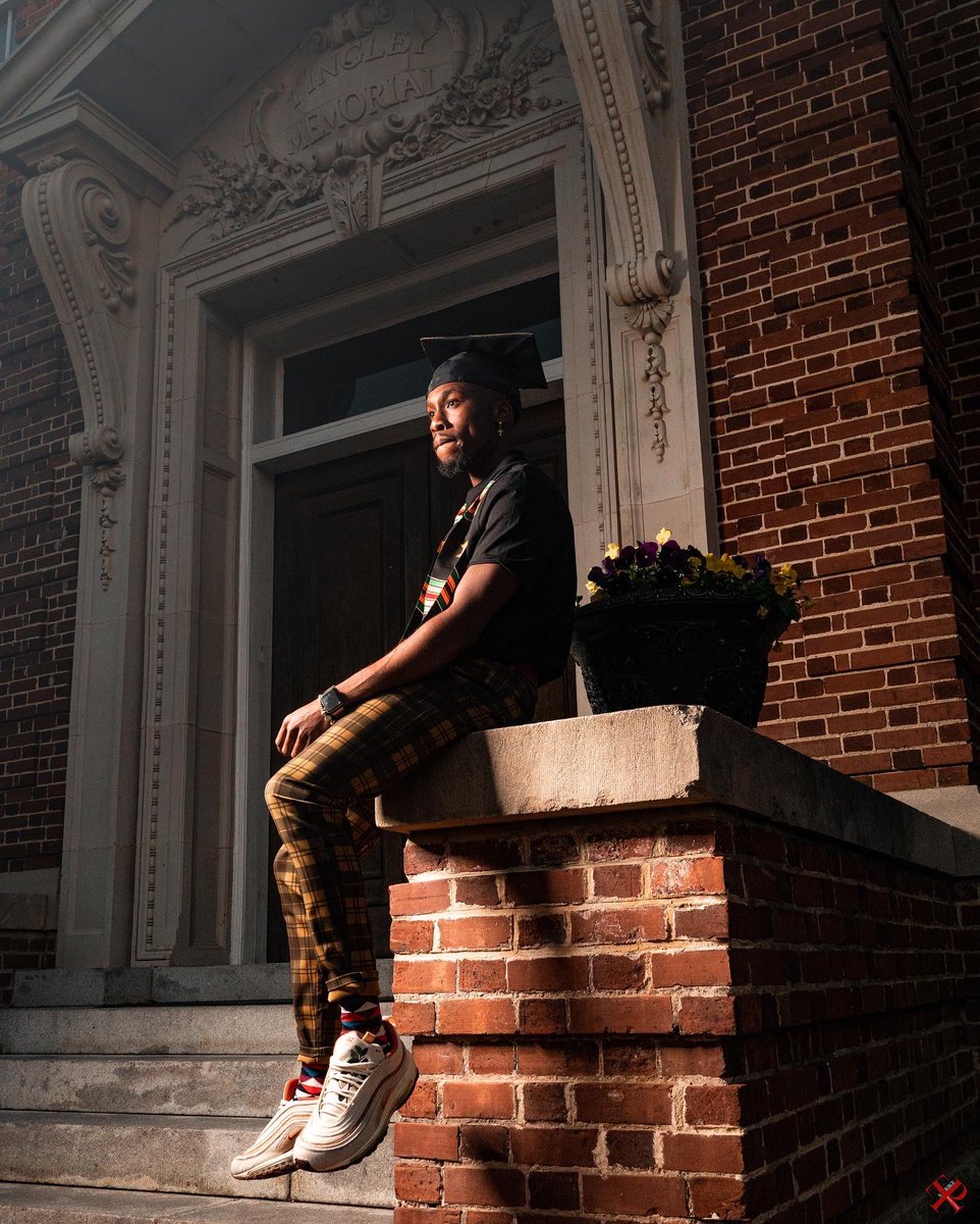 DukeNasty's tweet photo. “Don’t let fear keep you quiet, speak up and do the unthinkable”💫🎓

Photos: @strikephotographyy 

Cap Design: @janea.designs 

#2021grad #claflin #claflinuniversity #bachelorofscience #explore #fallgraduate https://t.co/0e0l2JHCOl