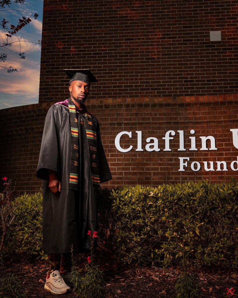 DukeNasty's tweet photo. “Don’t let fear keep you quiet, speak up and do the unthinkable”💫🎓

Photos: @strikephotographyy 

Cap Design: @janea.designs 

#2021grad #claflin #claflinuniversity #bachelorofscience #explore #fallgraduate https://t.co/0e0l2JHCOl