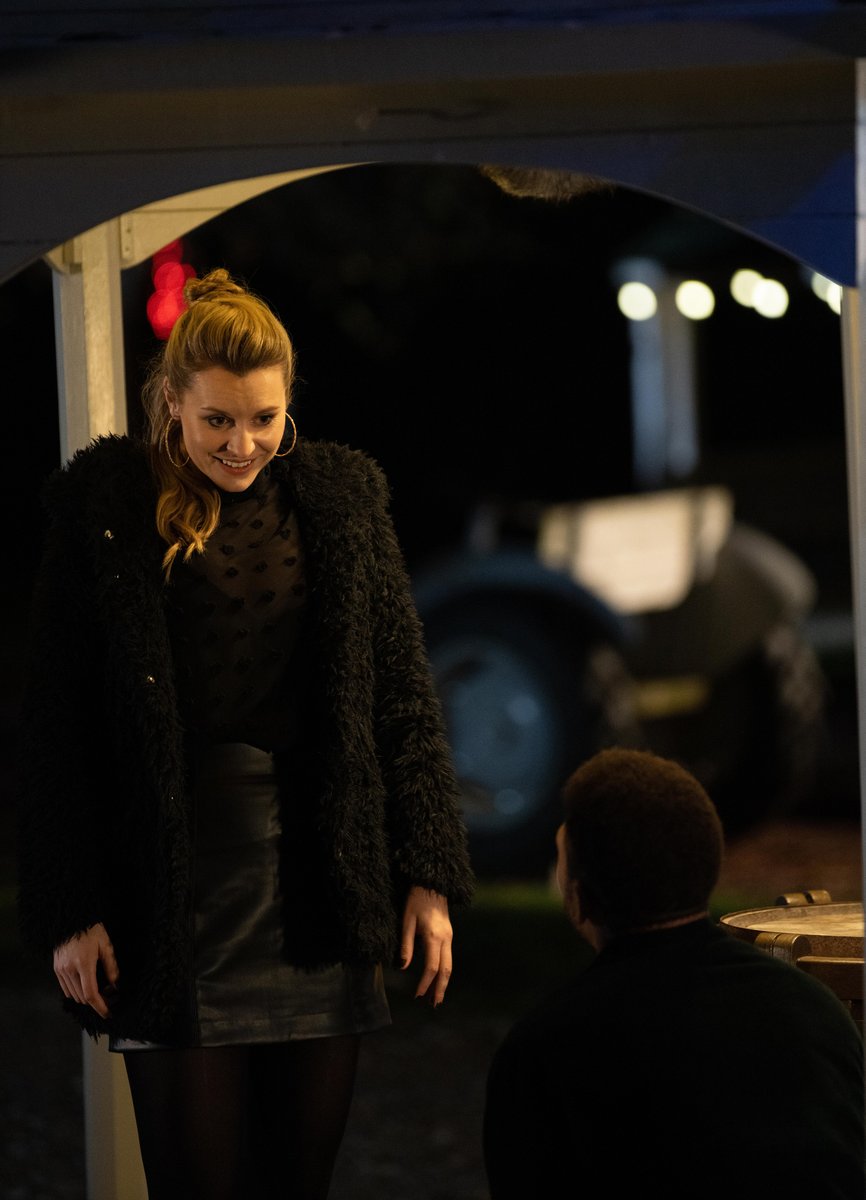 EastieOaks's tweet photo. #Emmerdale #Spoilers #DawnTaylor #BillyFletcher
31st December - Billy proposes to an unsuspecting Dawn. https://t.co/0CC9F0wuxc