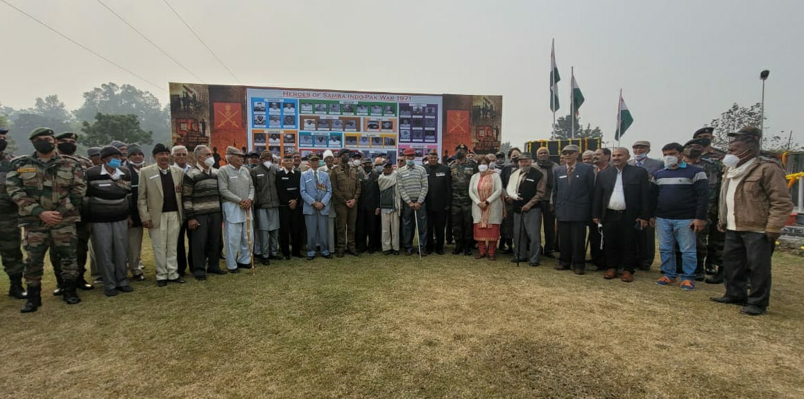 westerncomd_IA's tweet photo. #SwarnimVijayVarsh #MissionFirstBrigade inaugurated relocated Memorial of 2/Lt Arun Khetrapal, PVC(P) at Veer Bhoomi Sthal in Samba. Solemn wreaths were laid and war veterans & #VeerNaris felicitated on the occasion.
@adgpi https://t.co/IsUIUUGAbk