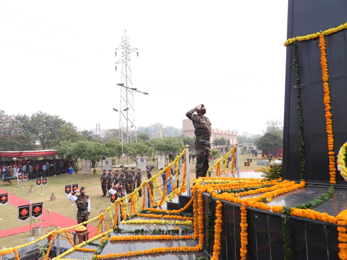 westerncomd_IA's tweet photo. #SwarnimVijayVarsh #MissionFirstBrigade inaugurated relocated Memorial of 2/Lt Arun Khetrapal, PVC(P) at Veer Bhoomi Sthal in Samba. Solemn wreaths were laid and war veterans & #VeerNaris felicitated on the occasion.
@adgpi https://t.co/IsUIUUGAbk