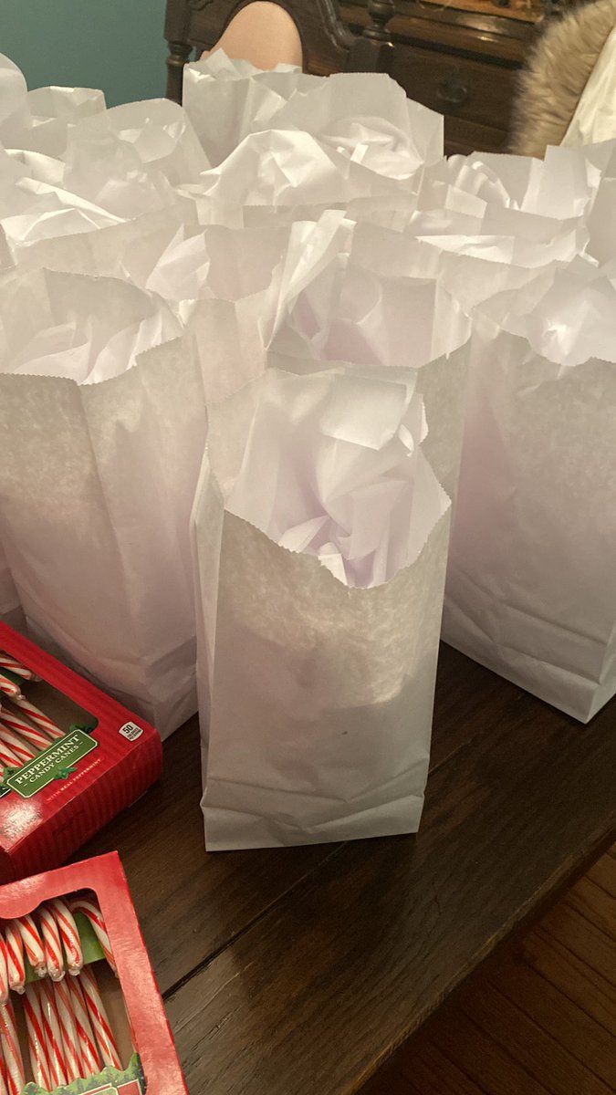 VTDoc2teach's tweet photo. Assembling my Christmas gifts for my students for the last time. I want them to always believe… Believe in themselves and that they were put on earth on purpose and for a purpose! @CFES_Wolves @CedarForestES @SpotsySchools https://t.co/R3CjG7mVVR
