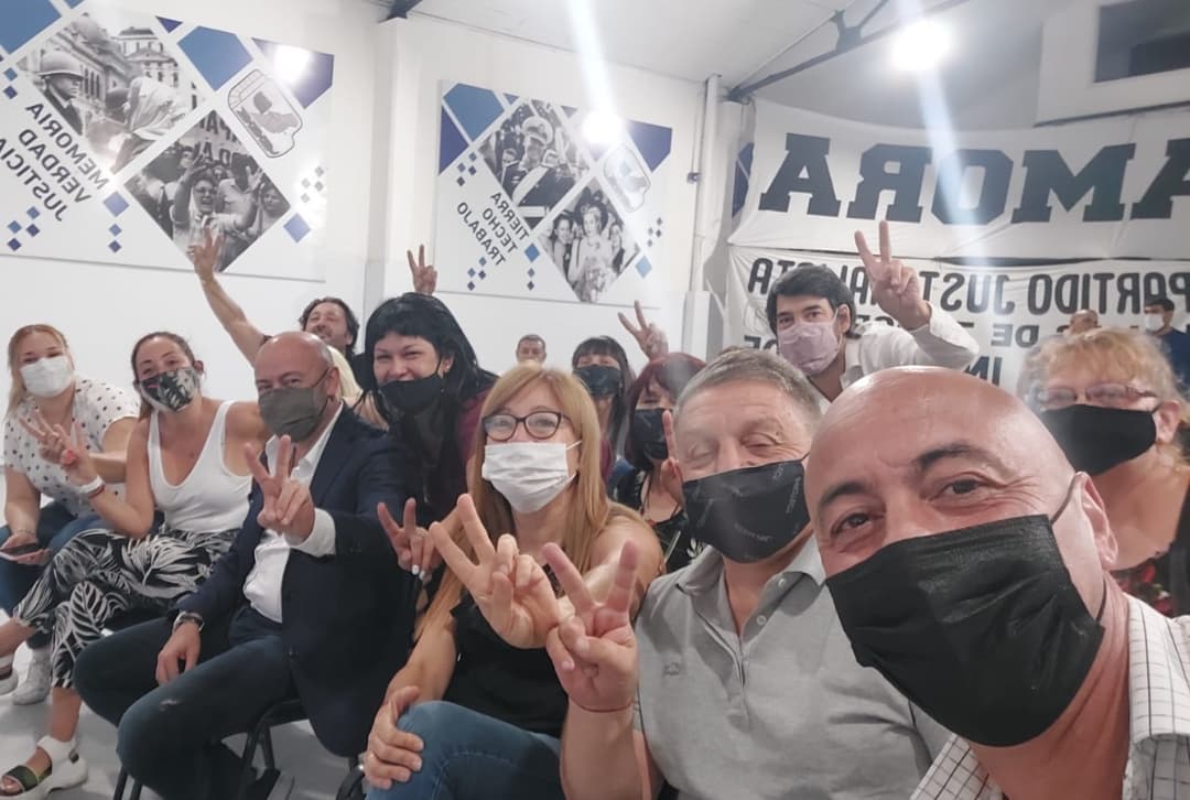 gastonlassalle's tweet photo. Con mucho orgullo, siendo congresal participé del congreso virtual del @PjBonaerense, realizado vía zoom en nuestra casa, la del @pjldz que conduce @minsaurralde ✌🇦🇷. https://t.co/DRM8KkK0td