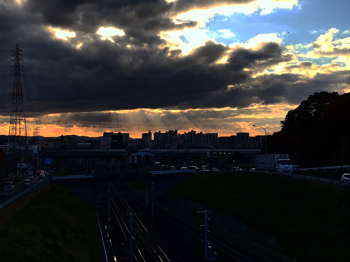 pacchipatipati's tweet photo. 神秘的な光😆
#光が差し込む #写真で伝える私の世界 https://t.co/ozeb2ZSDqa