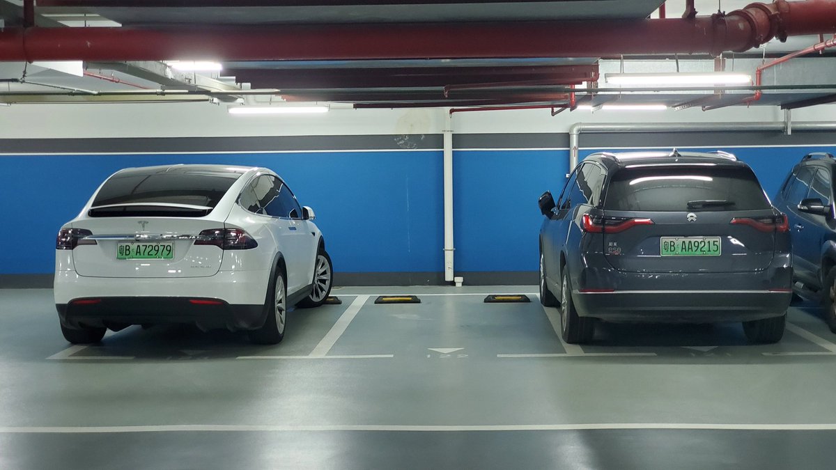 driving_china's tweet photo. Auto-parking would be useful for these $TSLA and $NIO drivers 😉
#nio #nextev #tesla #drivingchina #carsinchina #chinesecars #chinacars #ev https://t.co/ggvAxEy0HI