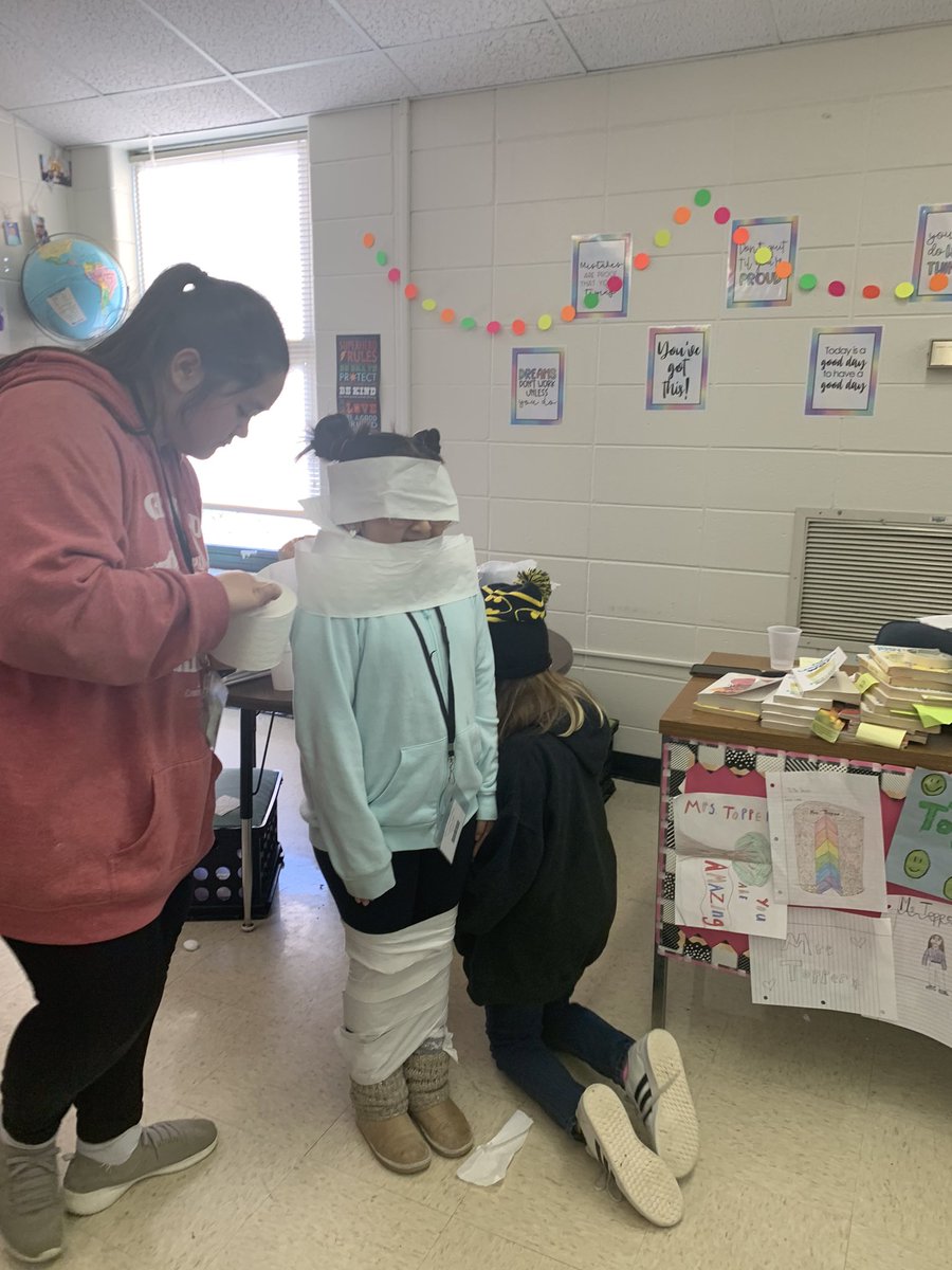 MrsGilbert7's tweet photo. 5th grade had a winter wonderland themed day! My classroom rotation was Min to Win It Games! #bemore @Bostonkidscount https://t.co/Bs4Kkh5oPl