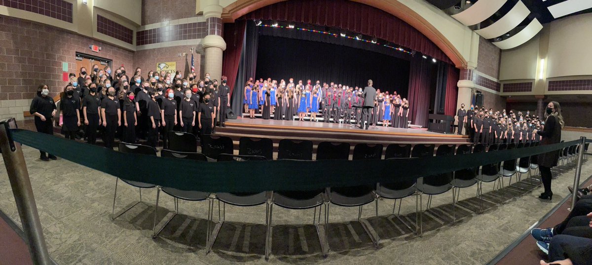 Second night in arrow for the ZWMS Music Department.  Great performances by the 6th, 7th, and Swing Choir.  <a href="/zwmsnews/">Zionsville West News</a> <a href="/MyZvilleSchools/">Zionsville Community Schools</a> @missj_boyd #zwms