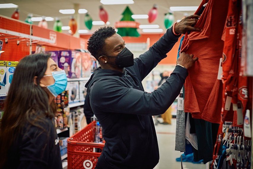 Mannymoseley's tweet photo. It’s a blessing to be able to spread holiday joy and giveback to others this holiday season!! Special thanks to @servicenow and the @BGClubSV https://t.co/iqCQN6RFZz