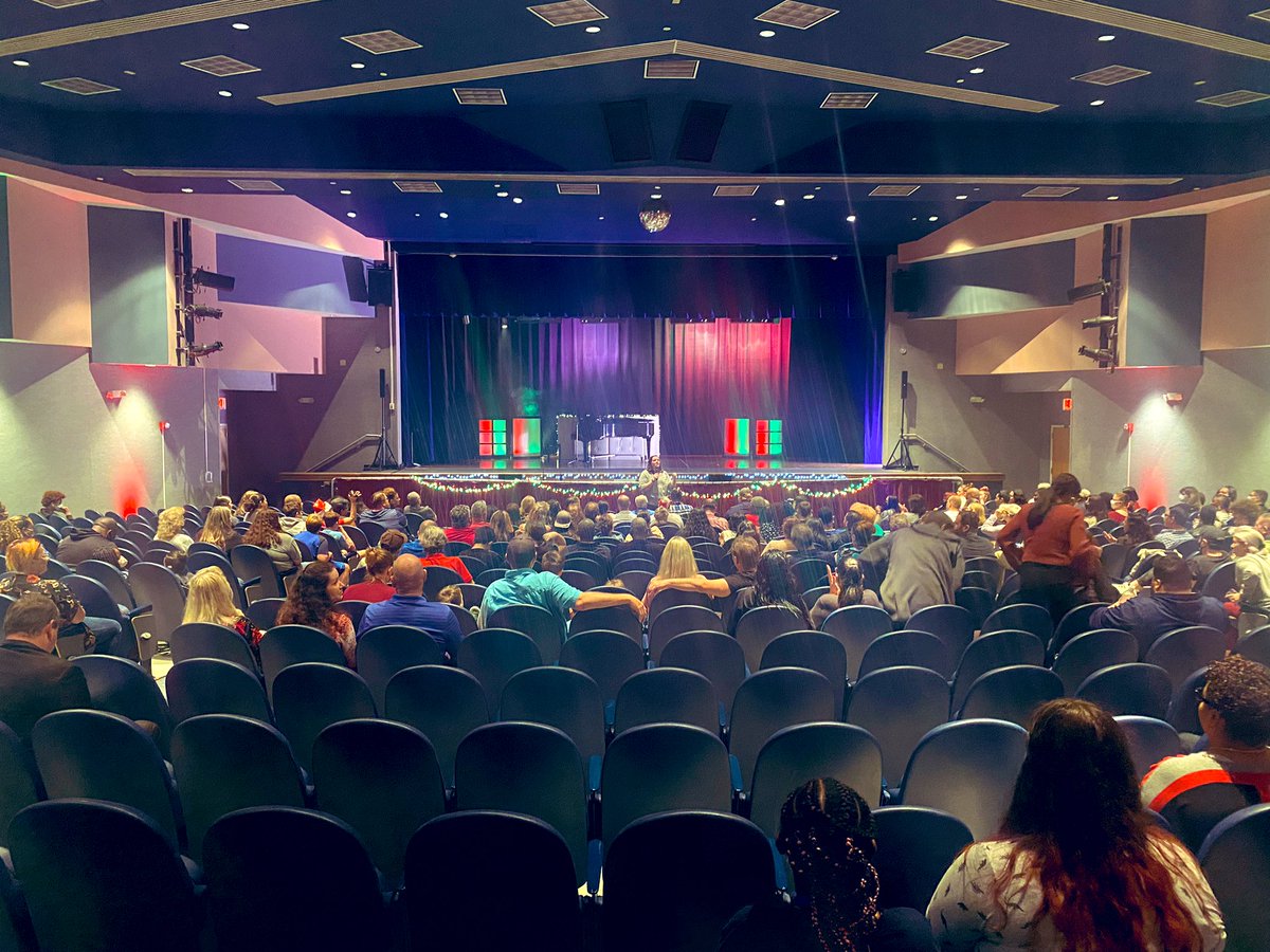 GeneFranks13's tweet image. To an amazing choral concert. Wonderful job Wolves! Thank you to all the DHS families who came to support. @DHSHappenings @mandajames18 #breakaleg #holidayseason