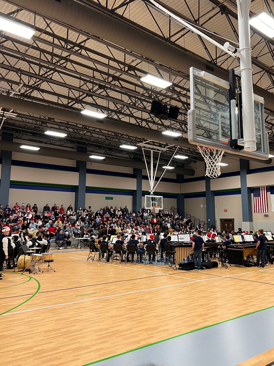 MsSmithsSixth's tweet photo. @hofiusband did an awesome job Monday night performing their holiday show! Loved seeing my kiddos do something they love ❤️ @HofiusKISD https://t.co/6ikdJ5lp9K