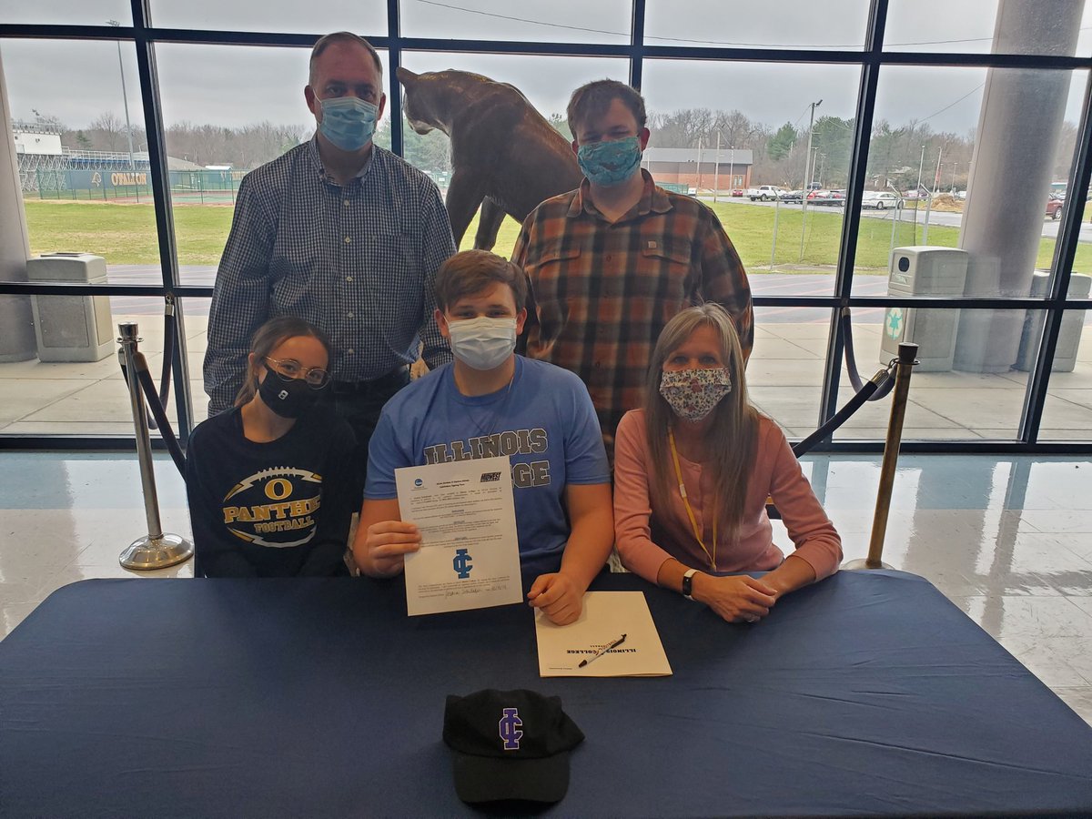 OFallonFootball's tweet photo. Congratulations @Jschulhofer99 signing with Illinois uhiooCollege today. OTOWN representing!! Bright Future @IC_Football @otownathletics @OTHSFBDC @ByronGettis https://t.co/Irv7gBwsQW