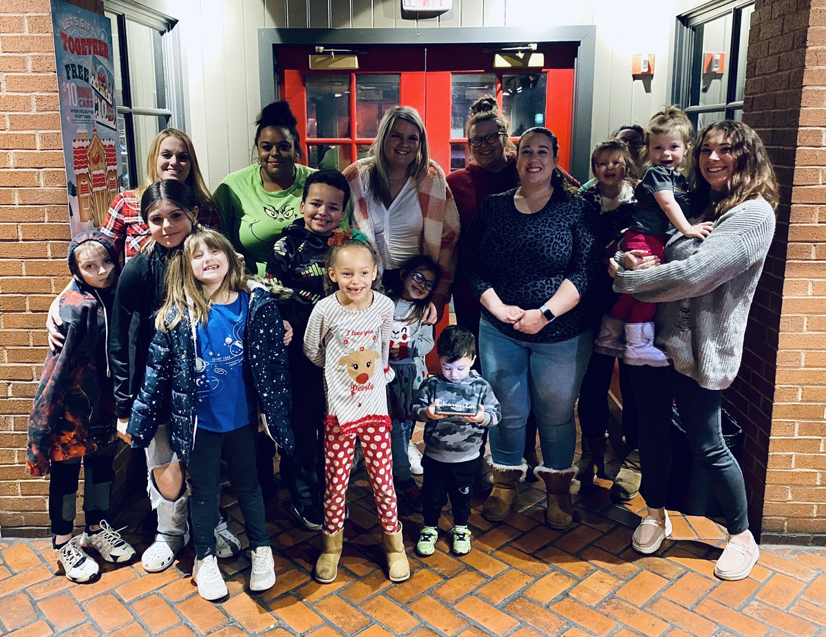 culinarymama2's tweet photo. 8yr Chilihead leaving the district! What better way to celebrate then to have a party at her Chili’s &amp; my old location! We will miss you dearly! Continue to leave a little sparkle everywhere you go! Cheers to you Keri‼️❤️🌶🌻@PepPowMark https://t.co/TSoyZSALNi
