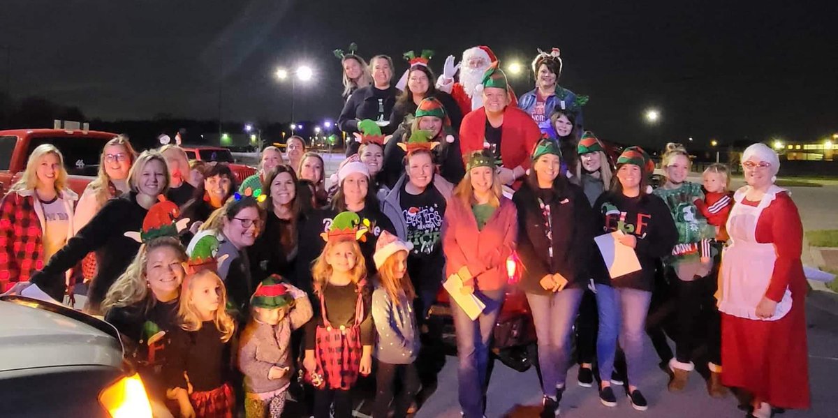 Christmas Caroling around the CES district tonight! Spreading Christmas Cheer! #Crossroadsstyle <a href="/CESTrailblazers/">Crossroads Elem</a> <a href="/bcpsky/">BCPSky</a> <a href="/Jesse_Bacon/">Jesse Bacon, Ed.D.</a> <a href="/pdurm33/">Patrick Durham</a> <a href="/WDRBNews/">WDRB News</a> <a href="/WLKY/">WLKY</a> <a href="/WHAS11/">WHAS11 News</a>