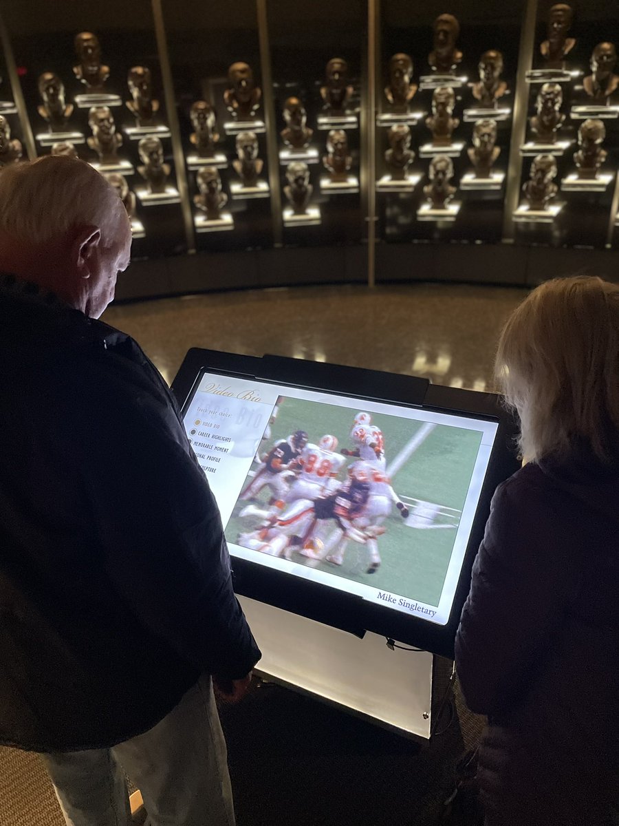 BProud89's tweet photo. . @CruSports having dinner and a museum tour @ProFootballHOF before the Amos Alonzo Stagg Bowl at Tom Benson HOF Stadium @HOFVillage this Friday at 7:00PM on @ESPNU #RoadToCanton #CoachFred #d3fb https://t.co/EIo4J6Vxoz
