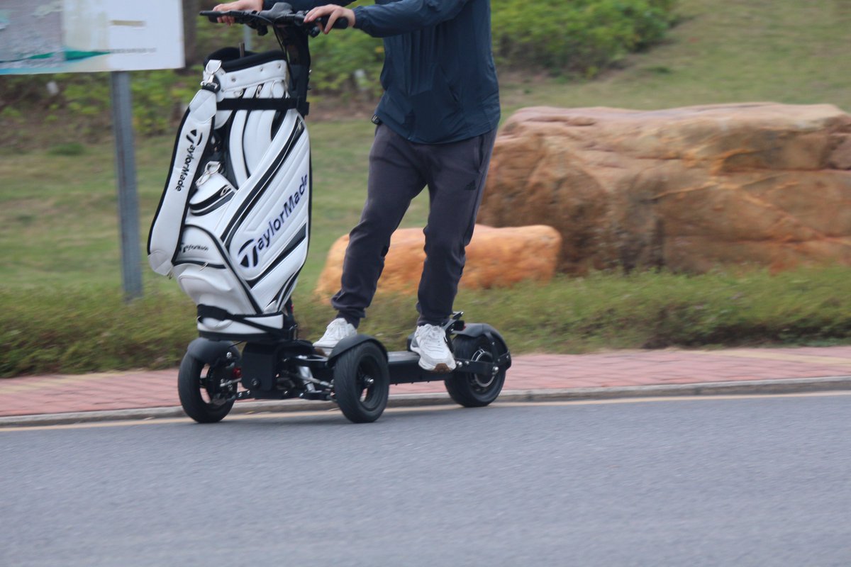 EswingScooters's tweet photo. The newly upgraded ESboard PLUE has better performance and is more suitable for golf courses https://t.co/1g0xI3CXbJ