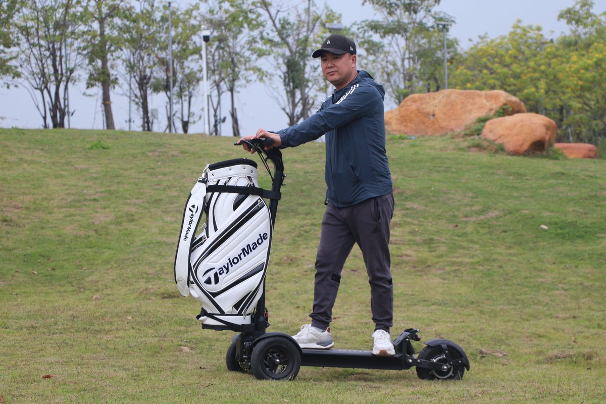 EswingScooters's tweet photo. The newly upgraded ESboard PLUE has better performance and is more suitable for golf courses https://t.co/1g0xI3CXbJ