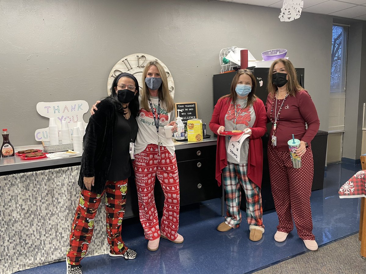 ChandaAsh1104's tweet photo. Pajamas and pancakes on this warm 🥵Wednesday kept our spirits bright!  @BowieMustangs #risdpoweroflove https://t.co/u96MoWTmz9