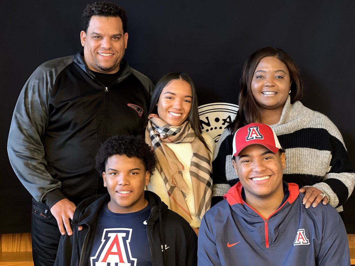 Jwiggs85jr's tweet photo. Been waiting so long for this can’t wait to get down there and change the culture thank you @CoachJeddFisch @rickyhunley @CoachNansenUofA @ArizonaFBall also a huge shoutout to @Bridgton_Ftbl @coach_rmarcella and coach West 🐻⬇️ https://t.co/O5yEePiLbw