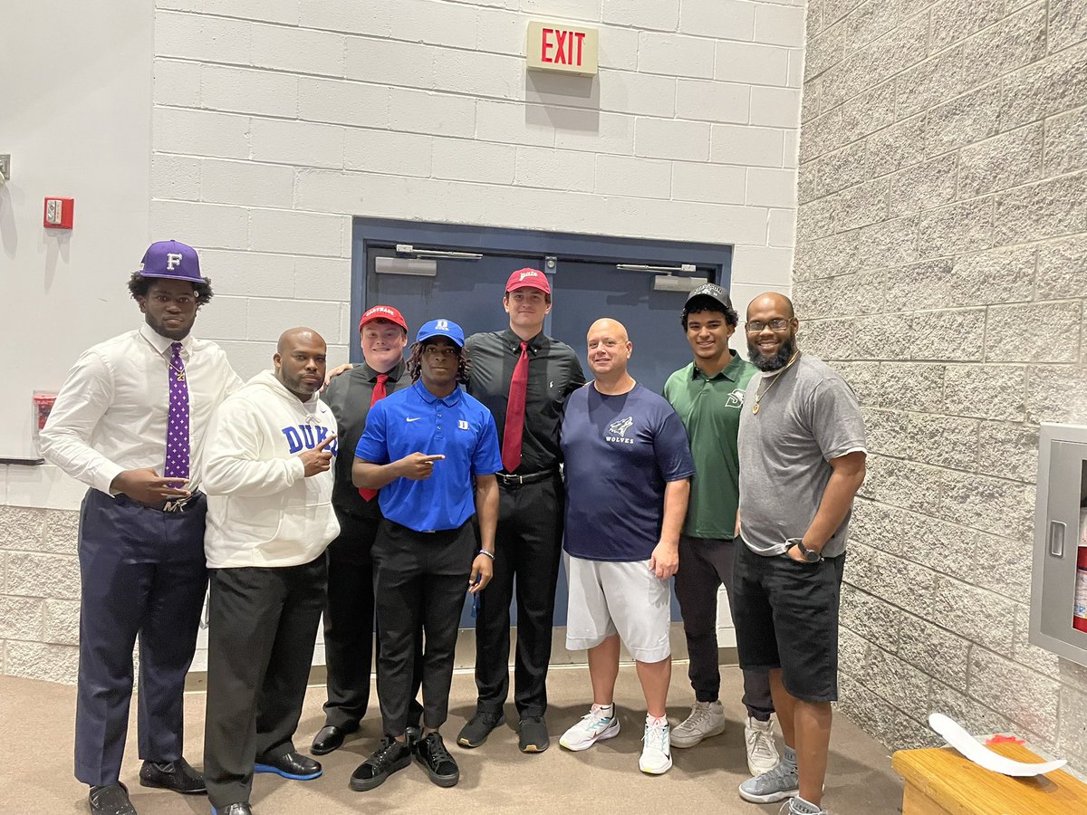 Days like this make coaching extremely rewarding! congrats to 5 of LPA’s finest alum on your signing day! It was an absolute pleasure coaching each and every one of you! #LPAGANG