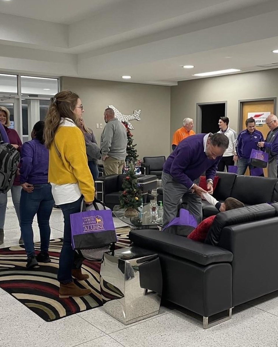 BishopAlexander's tweet photo. Great night for alumni and friends at Auburn last night.
Our Alumni Meet and Greet social gathering co-hosted with @UNAAthletics was a huge success from start to finish.
I look forward to doing this again in 2022. #TeamUNA
#RoarLions 🌍✈️ https://t.co/fTdZ0efUOY