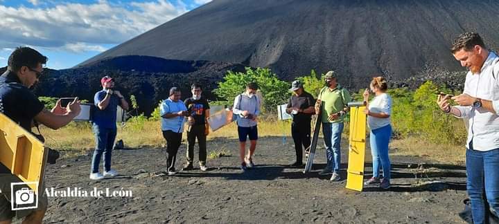 Autoridades Municipales de la ciudad universitaria #LeonRevolucion, recibieron Delegación d Periodistas procedentes d #China visitaron la insigne basílica Catedral de León, Museo Archivo Rubén Darío y Volcan Cerro Negro. 
#DiciembreEnPazYVictorias