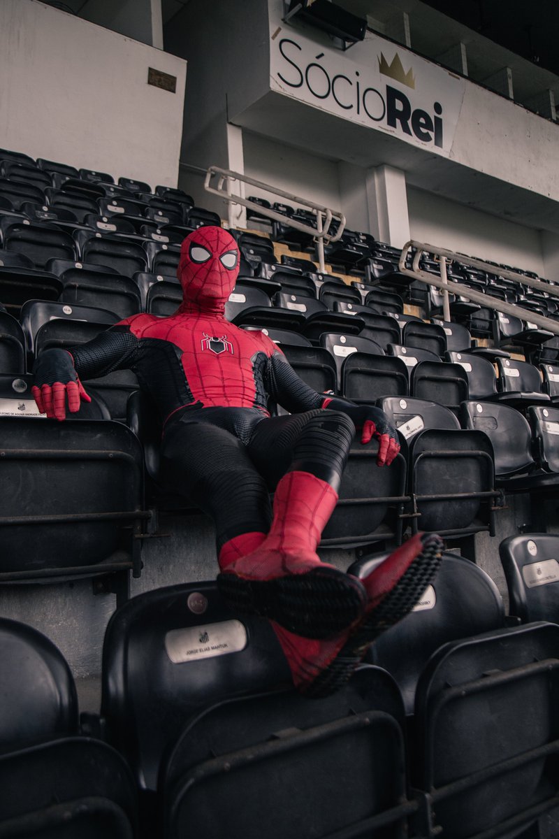 SantosFC's tweet photo. 🕸️ Peter, gente como a gente... #SpiderManNoWayHome https://t.co/VYLzhjz7o1
