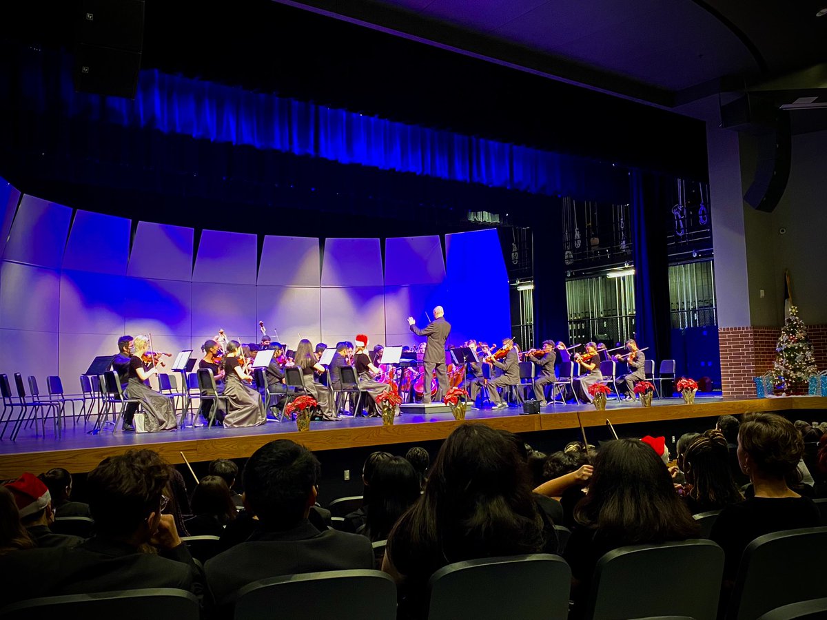 MrNesossi's tweet photo. Proud to be supporting our phenomenal @PaetowHS Orchestra under the direction of Maestro Tavilson. Such talent from these musicians, both on stage AND in the classroom! Bravo! @OrchTavilson @PaetowOrch 🎼 🎶 🎁 🎄 🎻 https://t.co/vZbdOYIwzW
