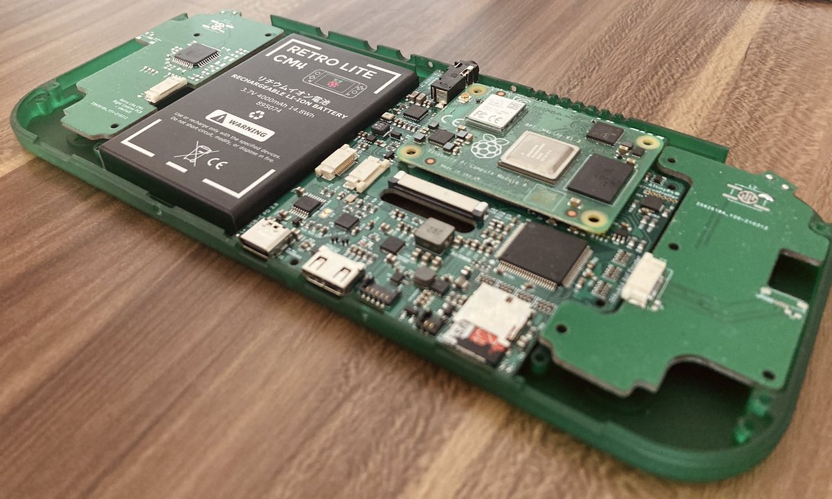 StonedEdgeMods's tweet image. Custom Retro Lite batteries are in! Time to run some tests #cm4 #raspberrypigaming #RaspberryPi