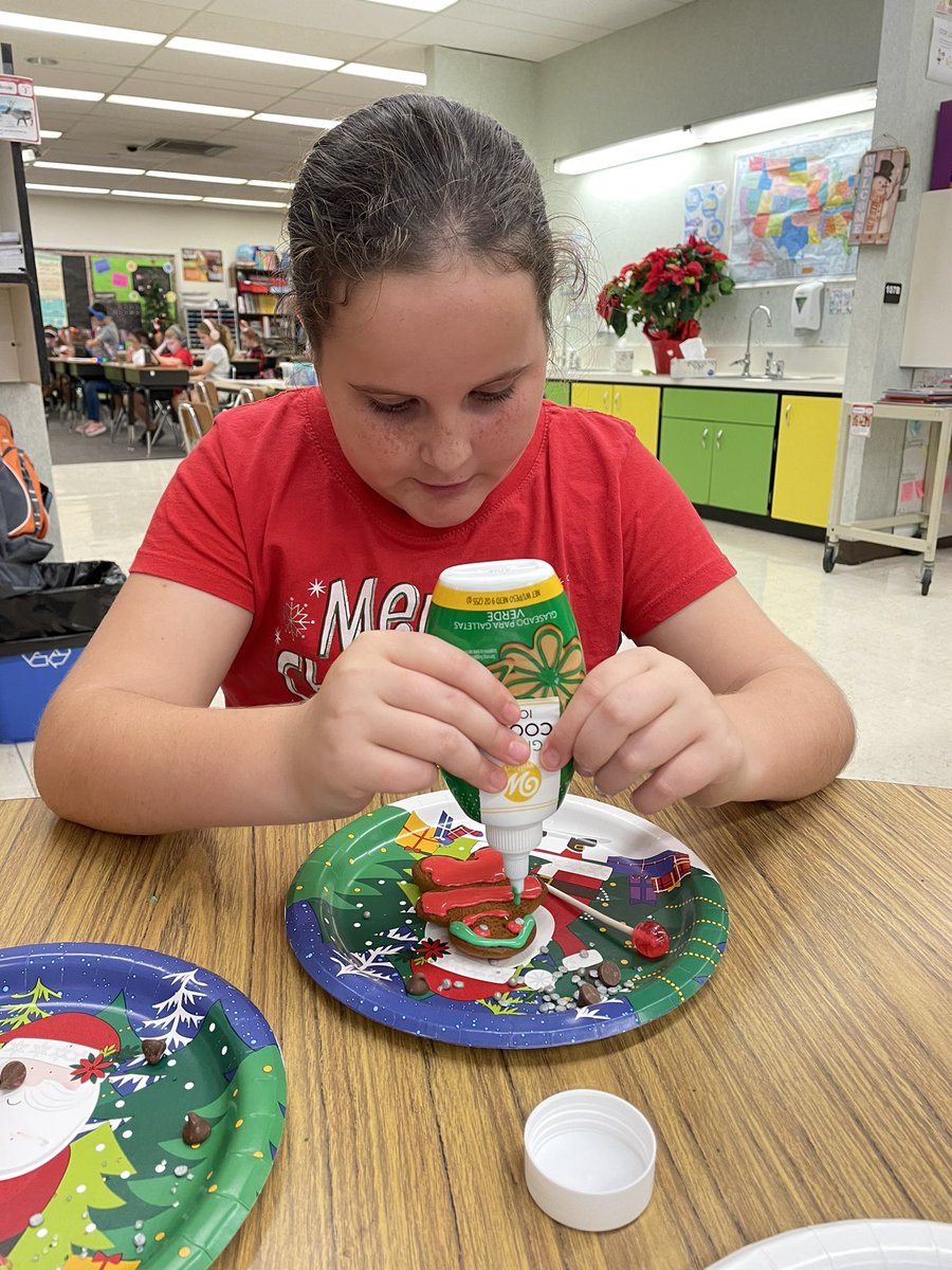 kellyzoucha's tweet image. M &amp;amp; M fractions &amp;amp; creating Gingerbread Babies after reading Jan Brett’s Gingerbread stories! #celebratelps @CitrusSchools