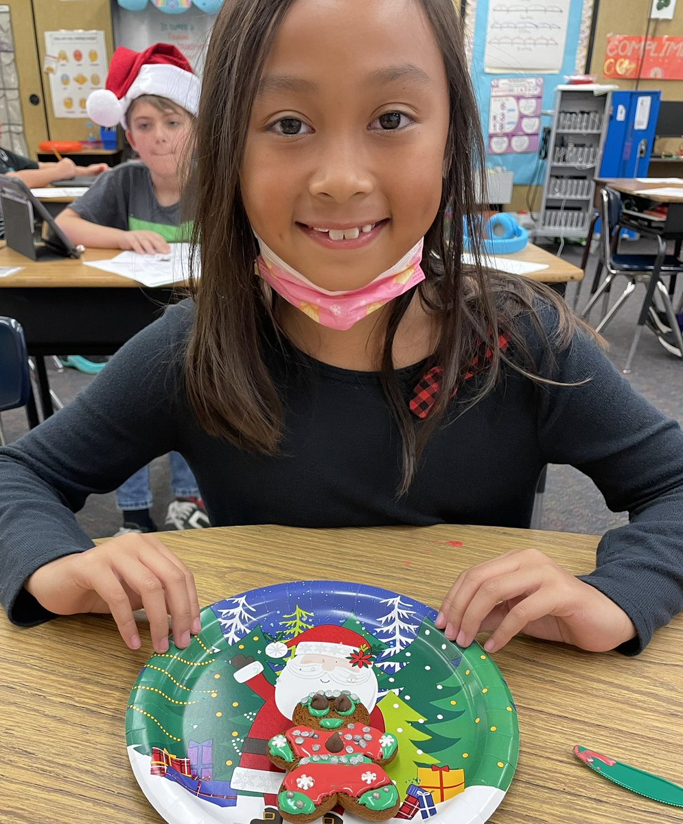 kellyzoucha's tweet image. M &amp;amp; M fractions &amp;amp; creating Gingerbread Babies after reading Jan Brett’s Gingerbread stories! #celebratelps @CitrusSchools