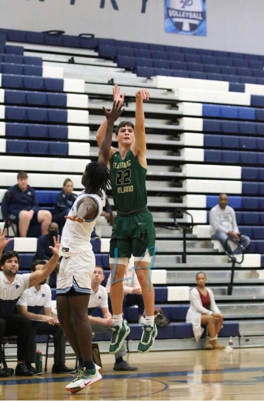 island_hs's tweet image. Colton Zapp, 6’5 senior Guard has started the season on fire! He leads the team in scoring with 13.0 ppg 5.0 rpg while shooting a blistering 46% from deep in the 9-0 start. More to come from @ColtonZapp! #SoarHigher 🦅🏀